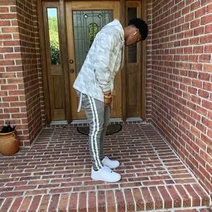 Meet your Posher, Tory